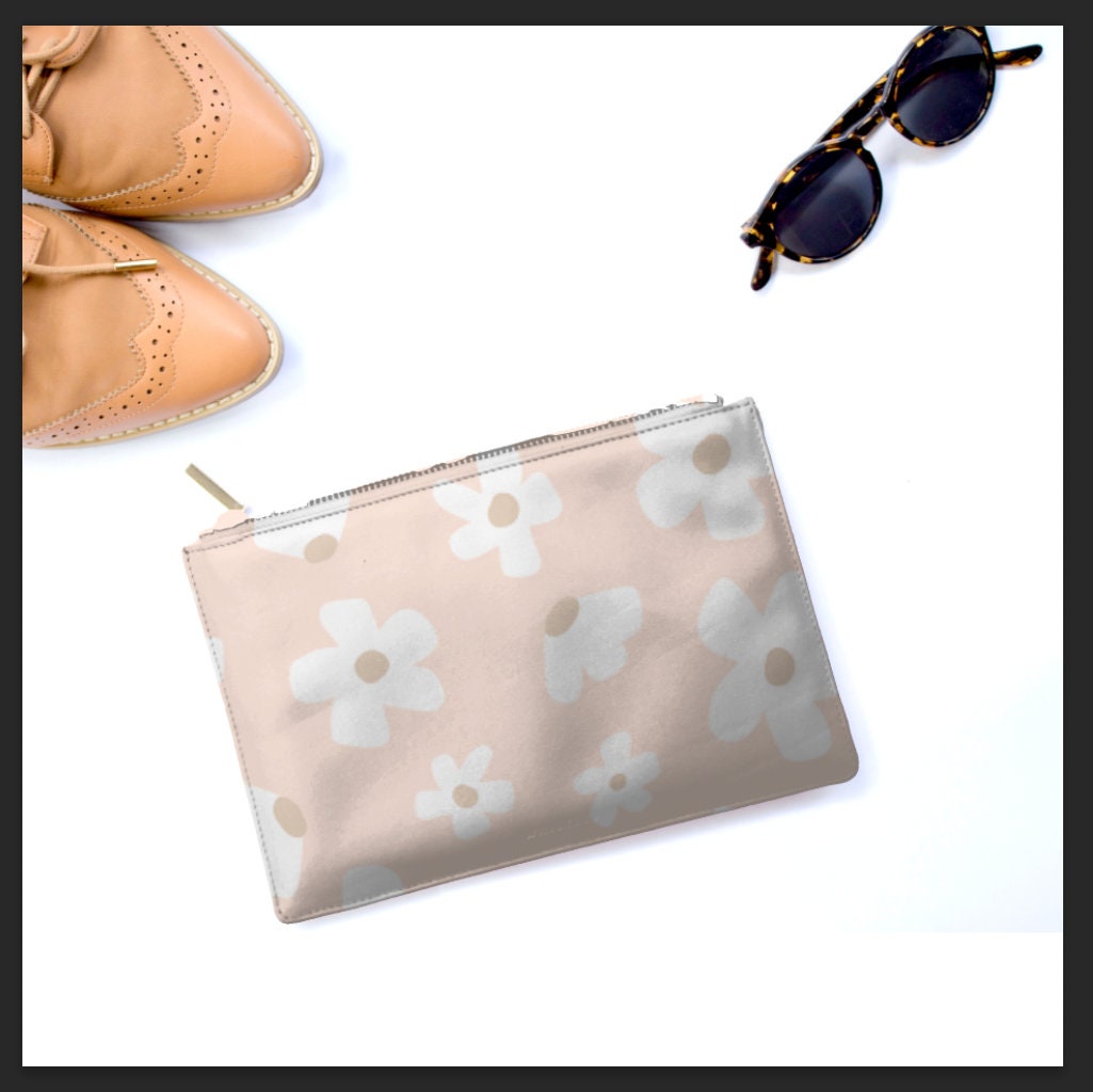 Clutch Realistic Mock Up